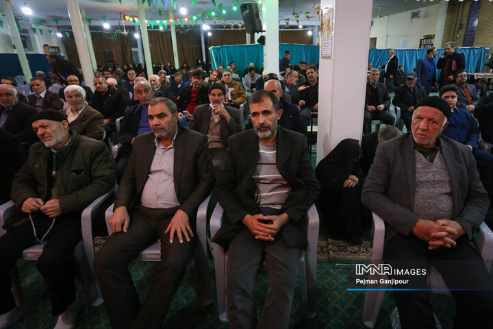 نشست مسئولین استان اصفهان با  مردم منطقه 11