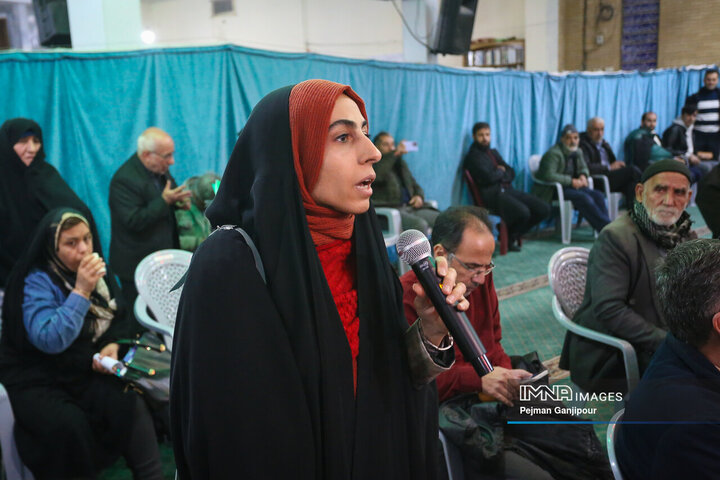 نشست مسئولین استان اصفهان با  مردم منطقه 11