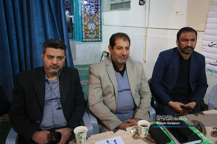 نشست مسئولین استان اصفهان با  مردم منطقه 11