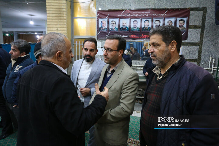 نشست مسئولین استان اصفهان با  مردم منطقه 11