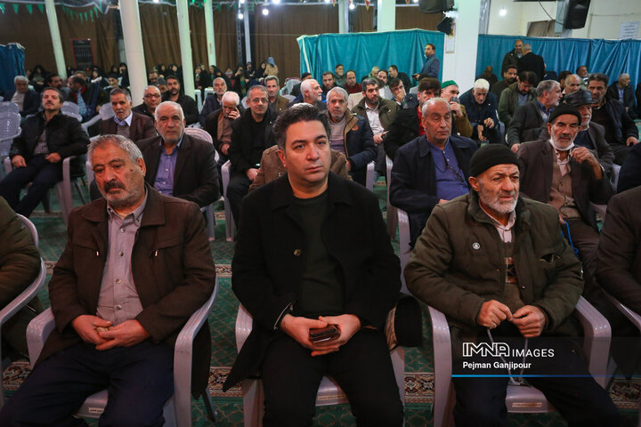 نشست مسئولین استان اصفهان با  مردم منطقه 11