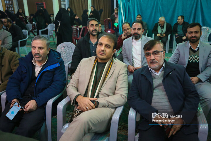 نشست مسئولین استان اصفهان با  مردم منطقه 11