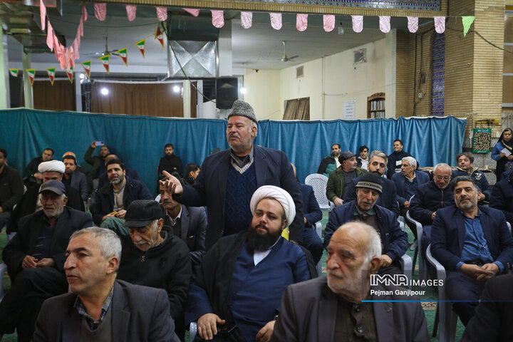 نشست مسئولین استان اصفهان با  مردم منطقه 11