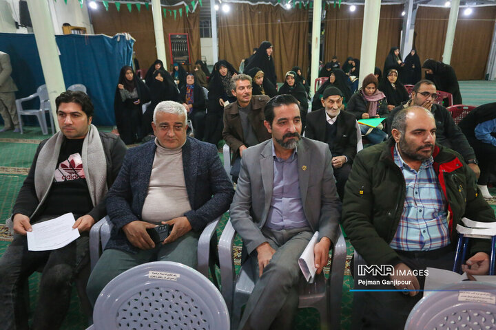نشست مسئولین استان اصفهان با  مردم منطقه 11