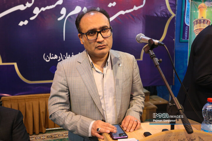 نشست مسئولین استان اصفهان با  مردم منطقه 11