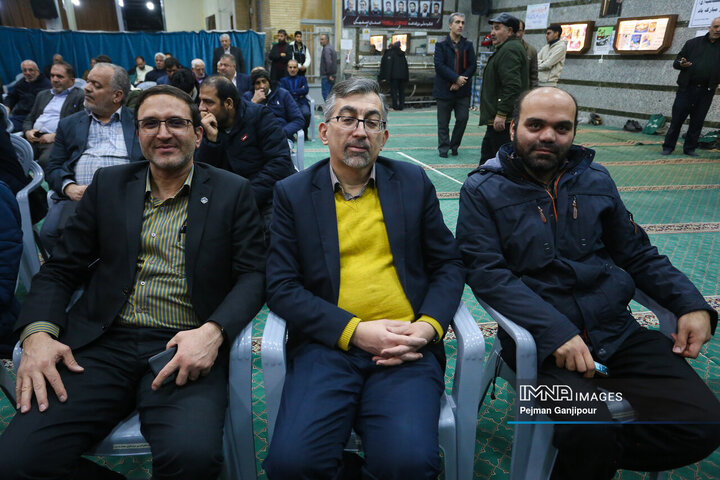 نشست مسئولین استان اصفهان با  مردم منطقه 11