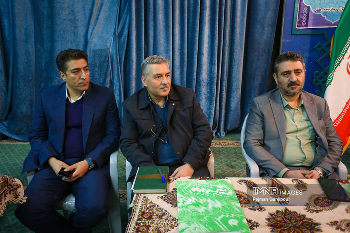 نشست مسئولین استان اصفهان با  مردم منطقه 11