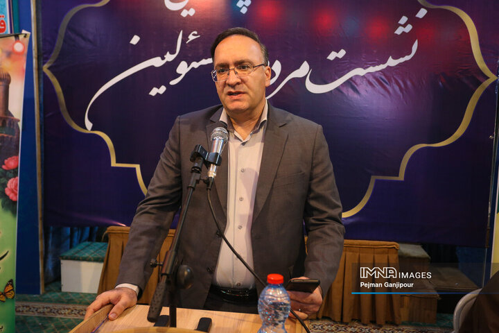 نشست مسئولین استان اصفهان با مردم منطقه 11