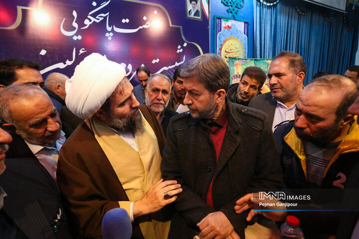 نشست مسئولین استان اصفهان با مردم منطقه 11