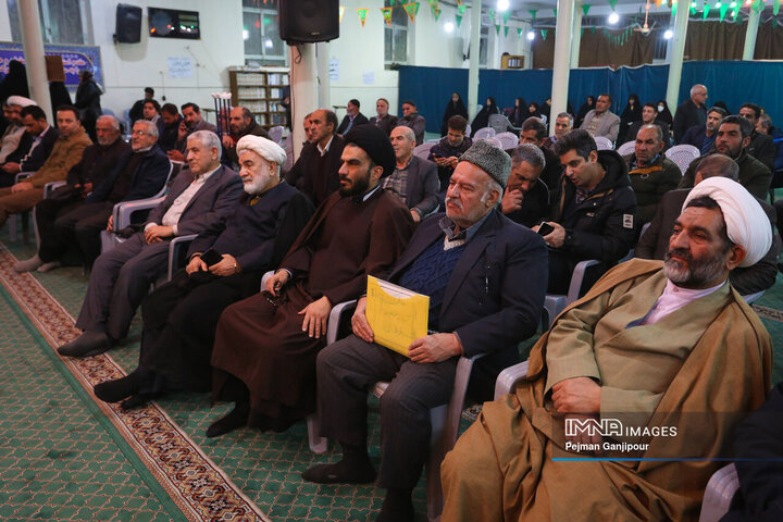 نشست مسئولین استان اصفهان با مردم منطقه 11