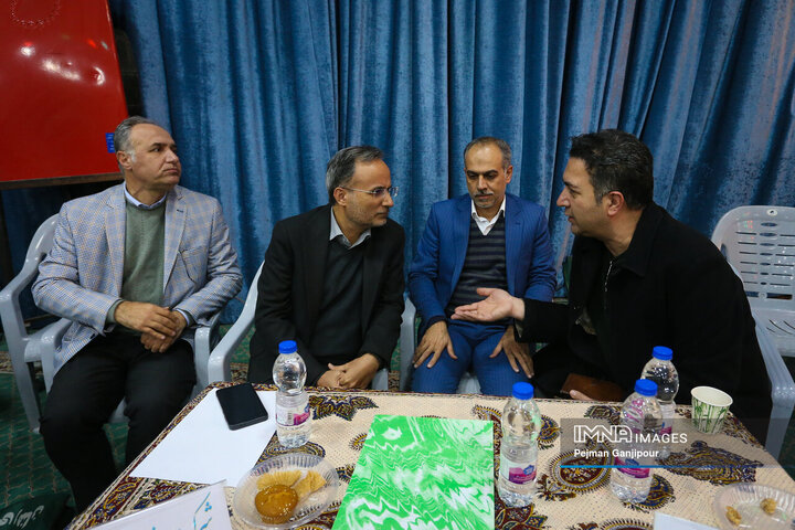 نشست مسئولین استان اصفهان با مردم منطقه 11