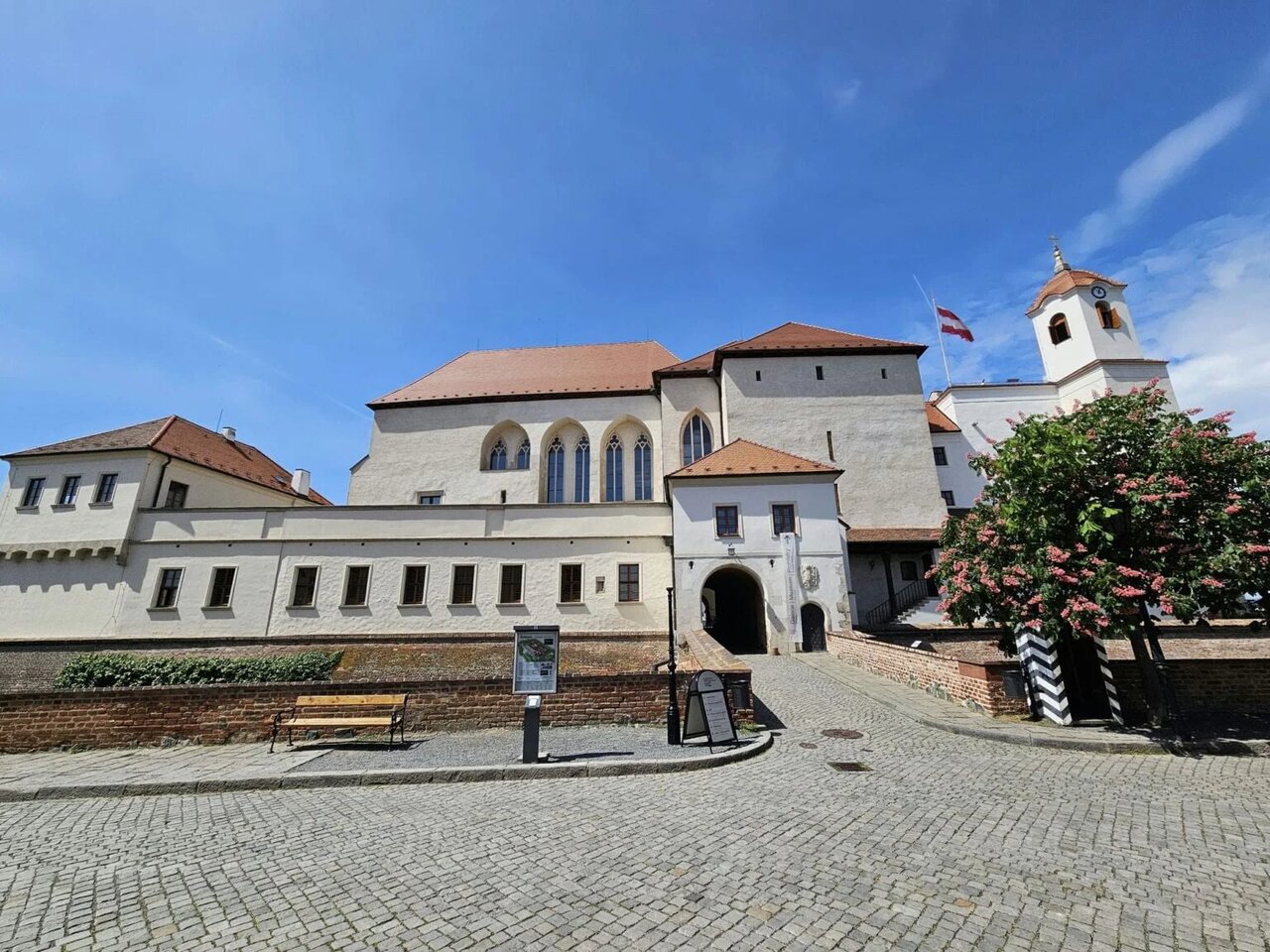 وقتی دیوارهای خاموش جان میگیرند؛ بازآفرینی شهرها با مراکز فرهنگی