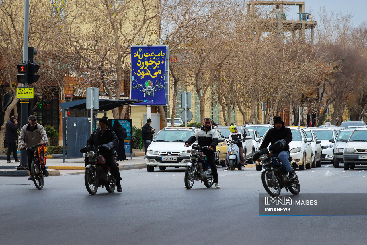 چگونه گواهینامه موتورسواری بگیریم؟ شرایط، مدارک و قوانین ۱۴۰۴ صدور گواهینامه ویژه زنان