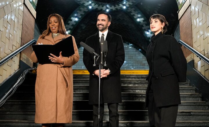 شهردار نیویورک با سوگند به قرآن کار خود را آغاز کرد + فیلم