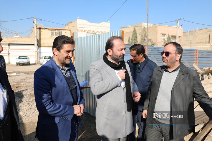 بازدید مسئولان شهری از پروژه‌های عمرانی منطقه ۱۴ اصفهان با هدف تسریع بهره‌برداری