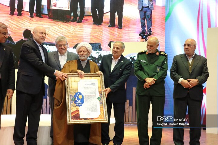 مراسم اعطای نشان مشهدالرضا(ع)