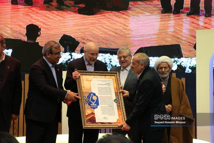 مراسم اعطای نشان مشهدالرضا(ع)