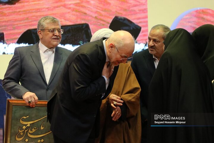 مراسم اعطای نشان مشهدالرضا(ع)