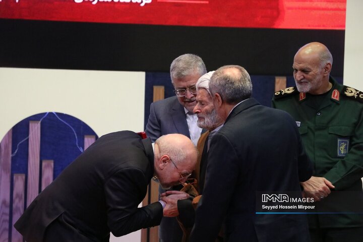 مراسم اعطای نشان مشهدالرضا(ع)