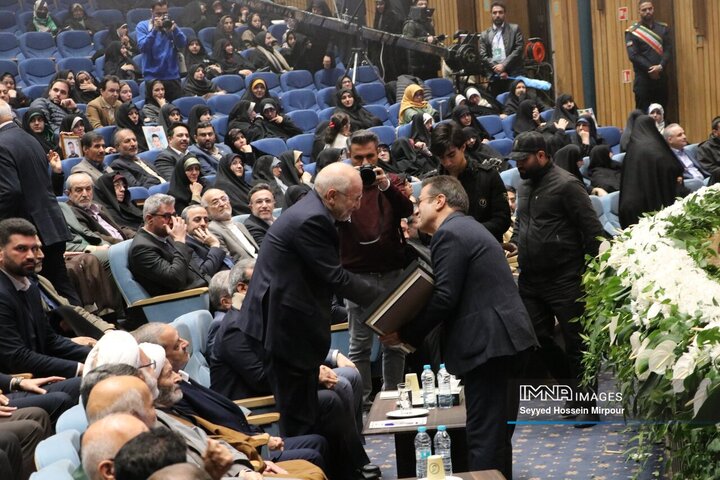 مراسم اعطای نشان مشهدالرضا(ع)