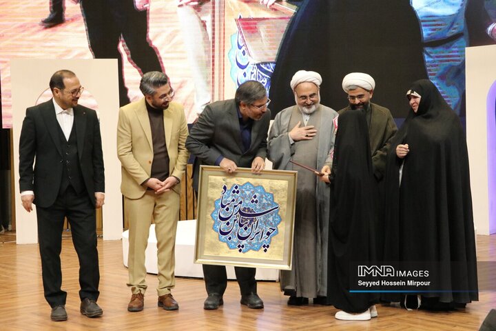 مراسم اعطای نشان مشهدالرضا(ع)