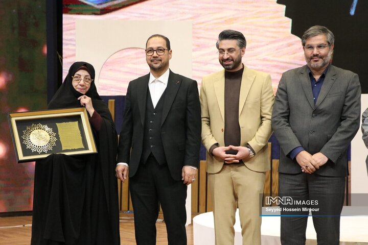 مراسم اعطای نشان مشهدالرضا(ع)