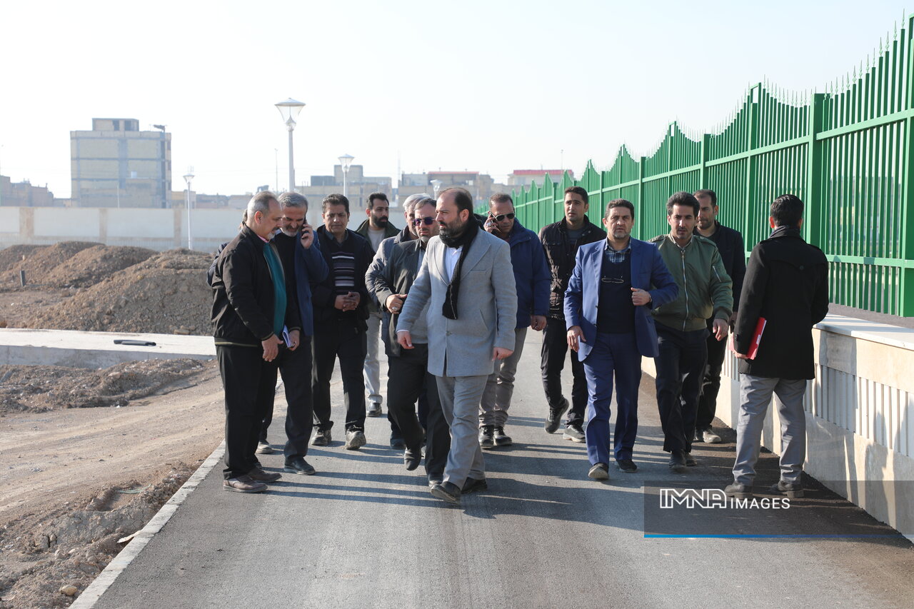 بازدید مسئولان شهری از پروژههای عمرانی منطقه ۱۴ اصفهان با هدف تسریع بهرهبرداری