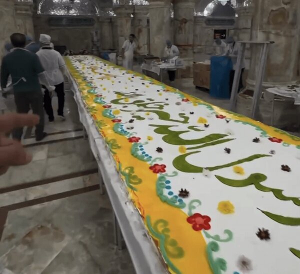 آمادهسازی بزرگترین کیک تاریخ نجف در حرم امام علی (ع)