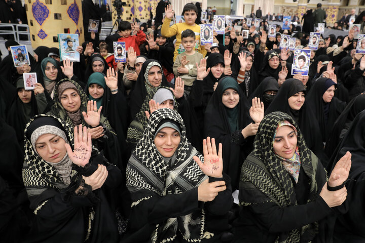 دیدار خانواده شهدای اقتدار با رهبر انقلاب