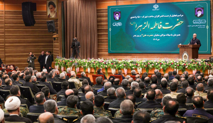 ملت پایبند به عدالت و وحدت، هرگز به زانو درنمی‌آید