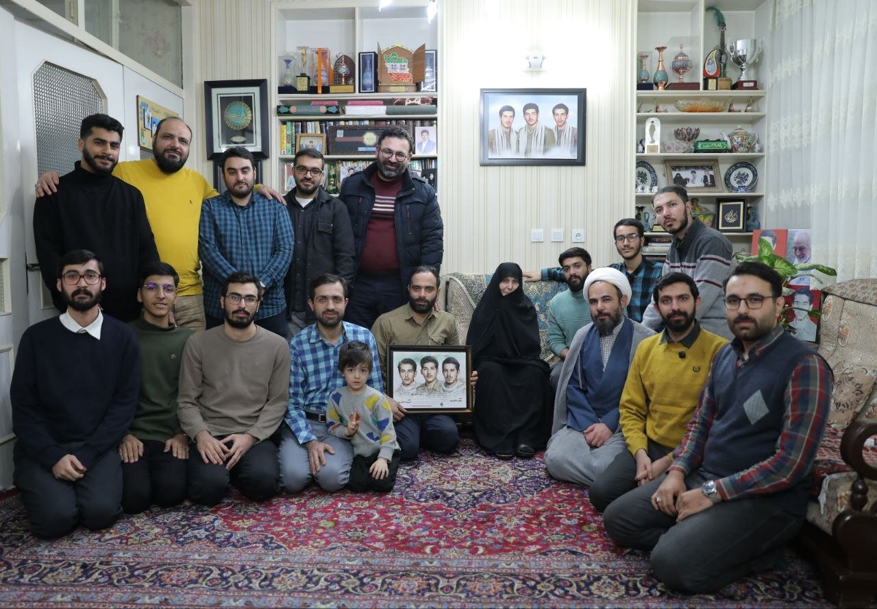 دستاندرکاران «جشنواره عمار» به دیدار مادر شهیدان خالقیپور رفتند