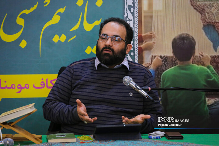 نشست صمیمی جوانان معتکف قرارگاه مشارکت حداکثری