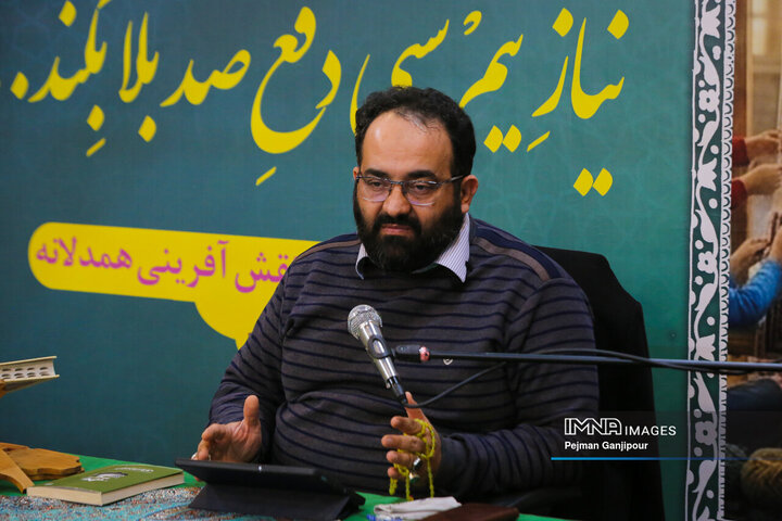 نشست صمیمی جوانان معتکف قرارگاه مشارکت حداکثری