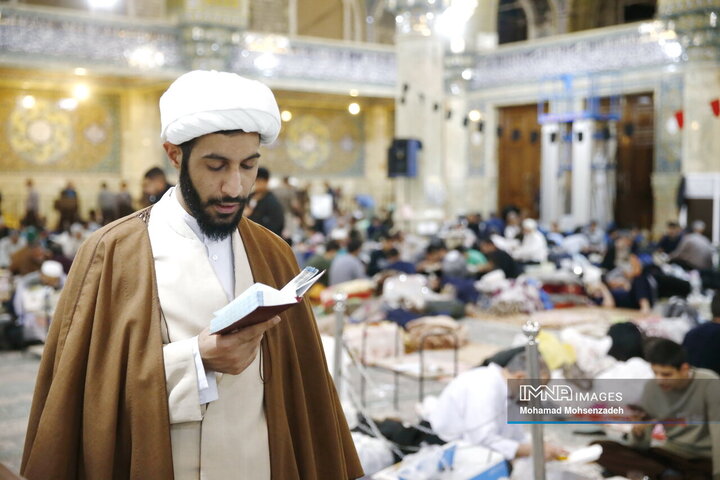 مراسم اعتکاف طلاب غیر ایرانی