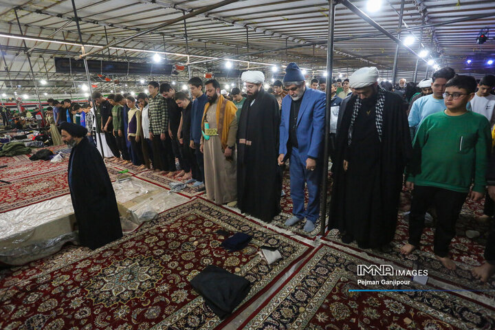 بزرگترین اعتکاف دهه نودی‌ها در مسجد سید اصفهان