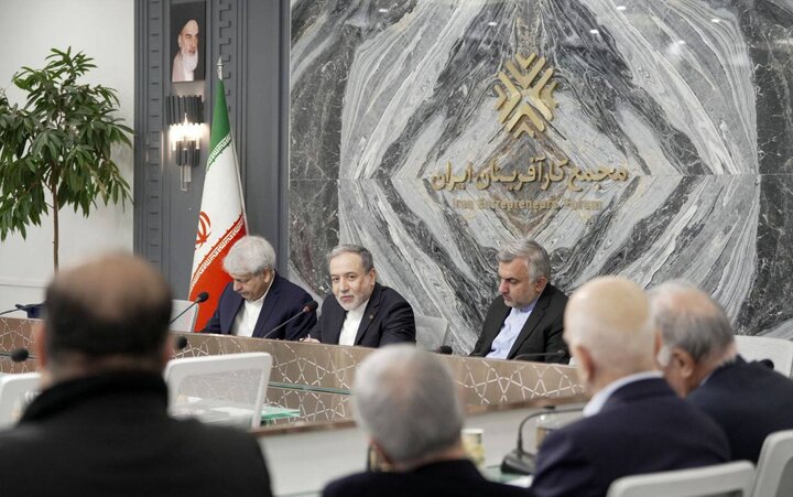 نشست مجمع کارآفرینان ایران با وزیر امور خارجه