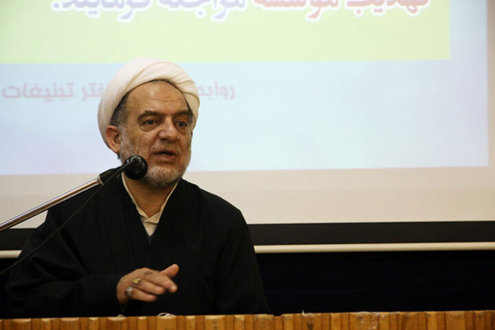 یکی از اهرمهای فشار دشمنان بر فرهنگ ما، بهرهگیری از مسئله زن است