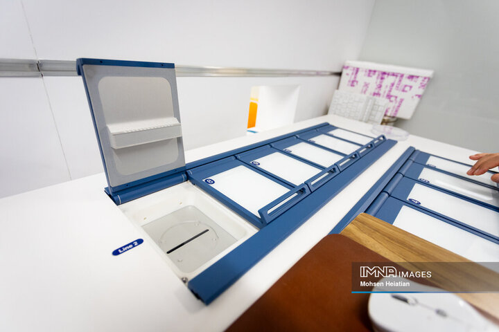 هر انکوباتور دارای تعدادی فضای نگهداری ایزوله از جنین‌های تشکیل شده است