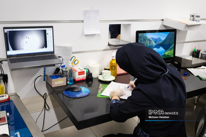 آغاز زندگی در آزمایشگاه