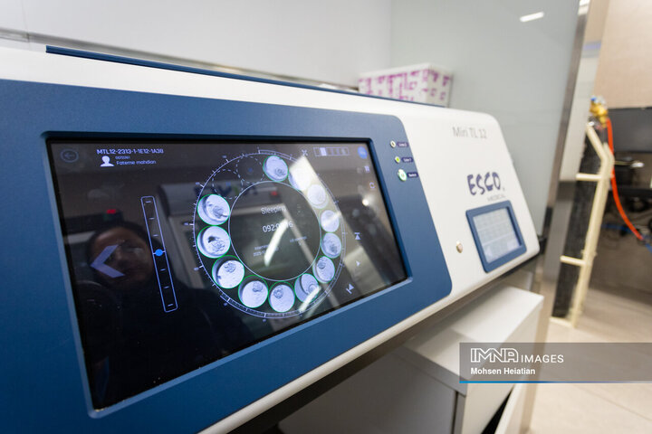 هر انکوباتور دارای تعدادی فضای نگهداری ایزوله از جنین‌های تشکیل شده است