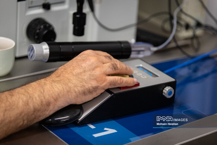 عملیات نمونه‌گیری از جنین‌های تشکیل شده به منظور بررسی وضعیت سلامت جنین و جنسیت