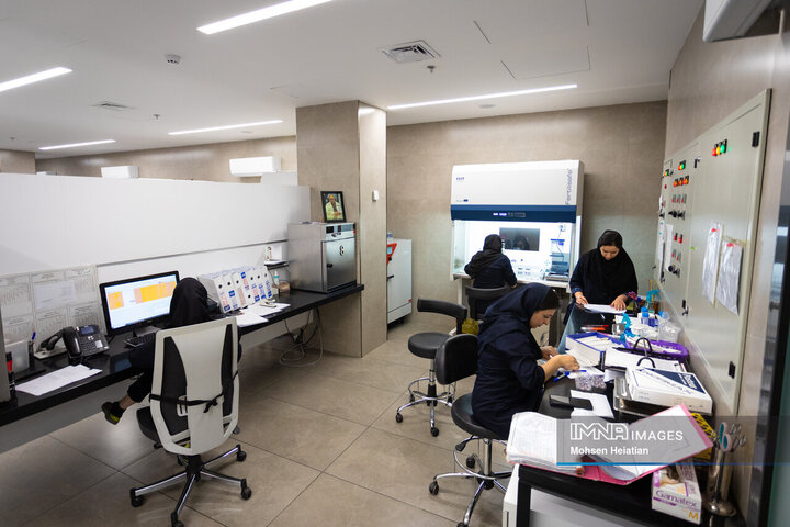 آغاز زندگی در آزمایشگاه