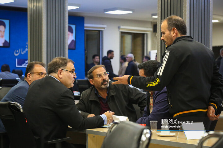 جلسه نهضت پاسخگویی به مطالبات شوراهای اسلامی و دهیاران بخش مرکزی شهرستان اصفهان