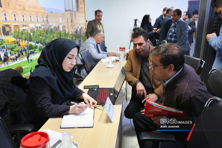 جلسه نهضت پاسخگویی به مطالبات شوراهای اسلامی و دهیاران بخش مرکزی شهرستان اصفهان