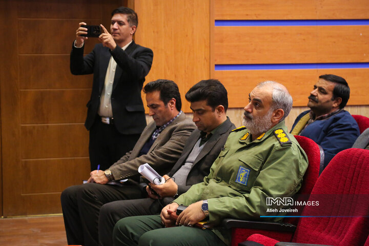 جلسه نهضت پاسخگویی به مطالبات شوراهای اسلامی و دهیاران بخش مرکزی شهرستان اصفهان