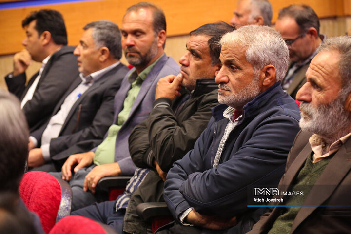 جلسه نهضت پاسخگویی به مطالبات شوراهای اسلامی و دهیاران بخش مرکزی شهرستان اصفهان