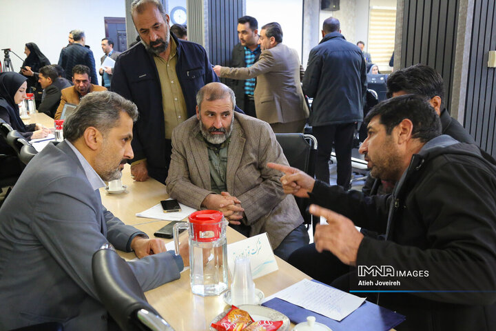 جلسه نهضت پاسخگویی به مطالبات شوراهای اسلامی و دهیاران بخش مرکزی شهرستان اصفهان