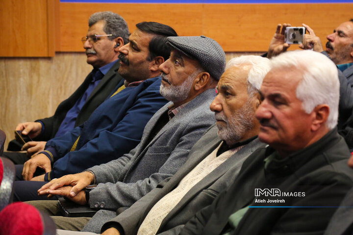 جلسه نهضت پاسخگویی به مطالبات شوراهای اسلامی و دهیاران بخش مرکزی شهرستان اصفهان