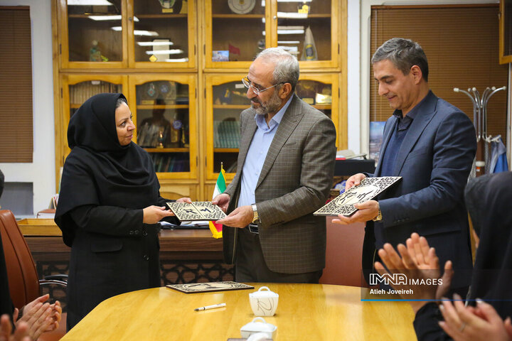 جلسه نهضت پاسخگویی به مطالبات شوراهای اسلامی و دهیاران بخش مرکزی شهرستان اصفهان