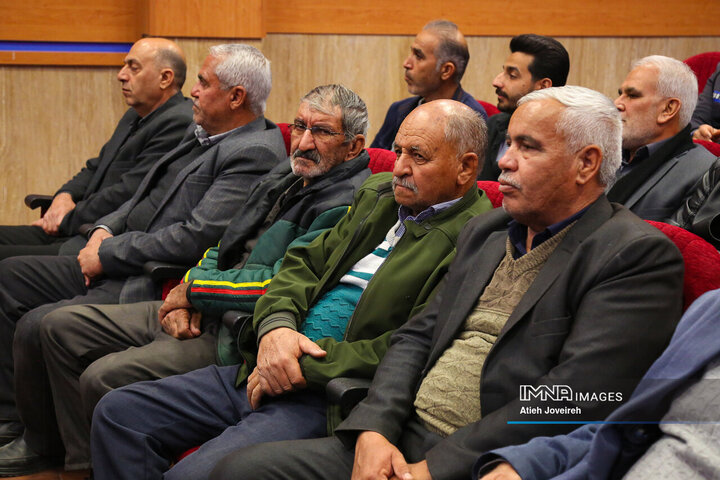 جلسه نهضت پاسخگویی به مطالبات شوراهای اسلامی و دهیاران بخش مرکزی شهرستان اصفهان